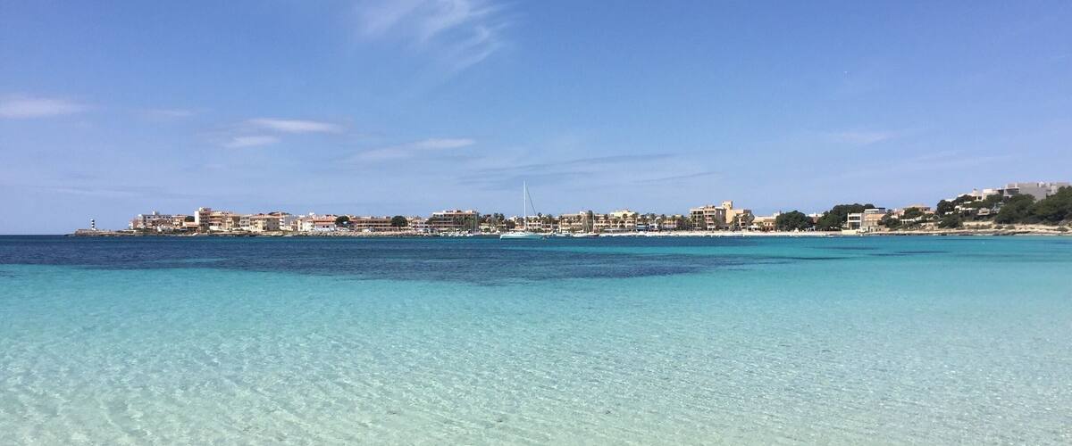 Who needs the Caribbean? Come to Colònia de Sant Jordi and enjoy the beautiful beaches! Follow the trail starting at Playa d'es Port and discover your favorite spot.