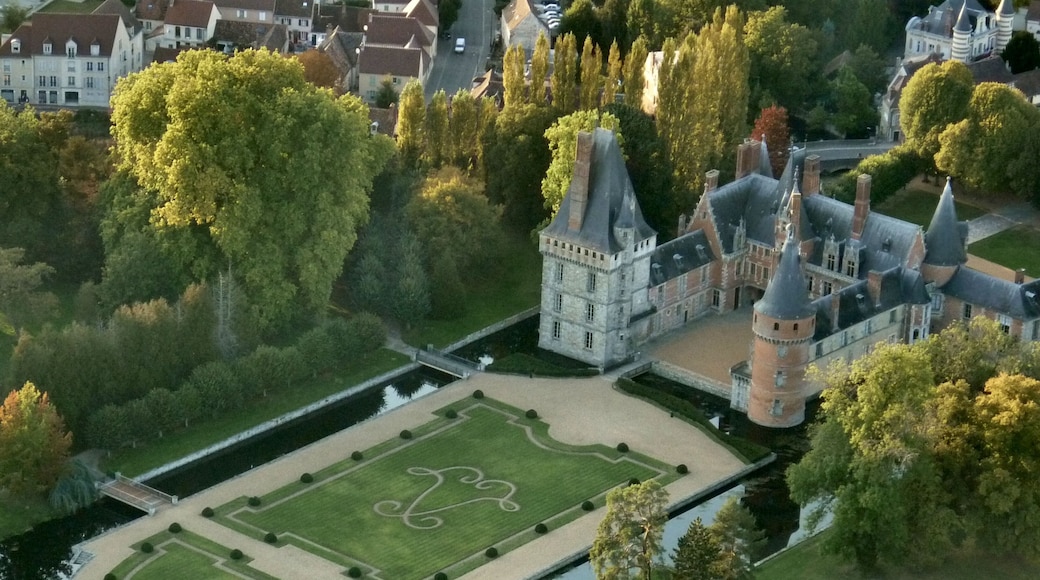 This building is classé au titre des Monuments Historiques. It is indexed in the Base Mérimée, a database of architectural heritage maintained by the French Ministry of Culture, under the reference PA00097146 .