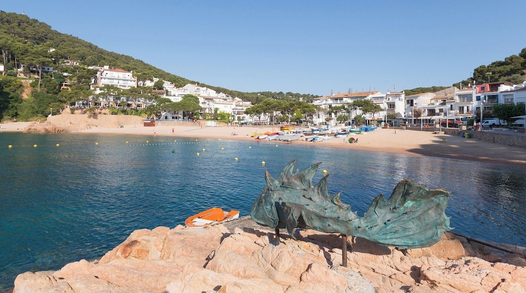 July 2013
A beautiful bay nestled away on the east coast of Spain, it has great weather, scenery and walks.