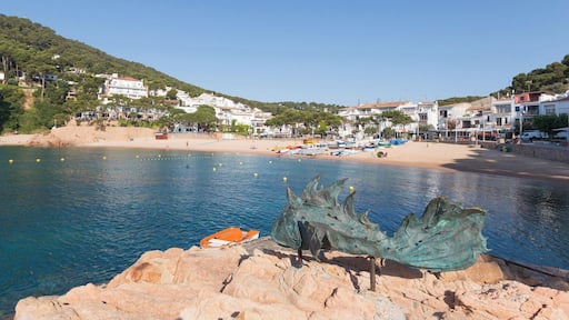 July 2013
A beautiful bay nestled away on the east coast of Spain, it has great weather, scenery and walks.