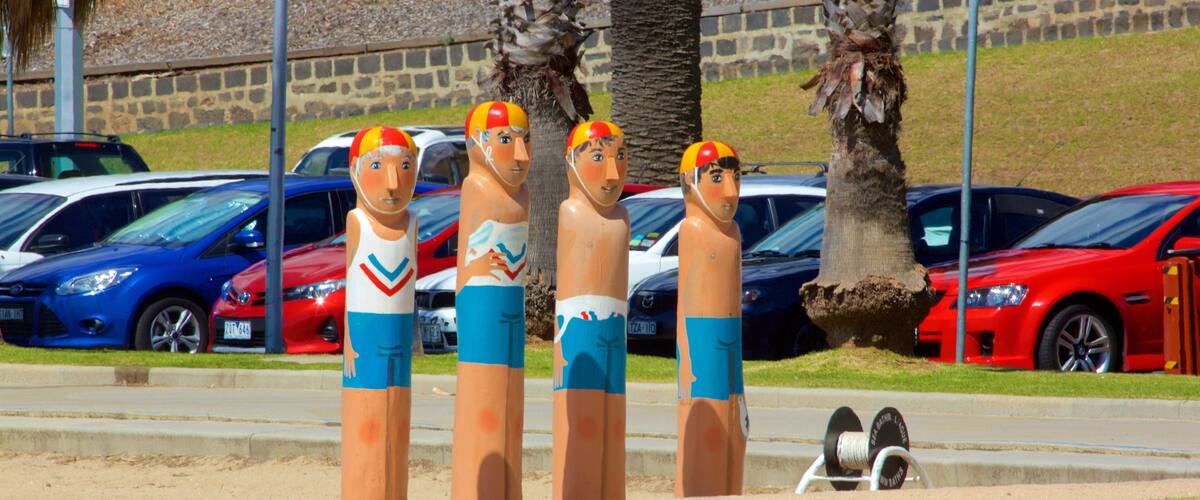 Geelong showing a statue or sculpture and outdoor art