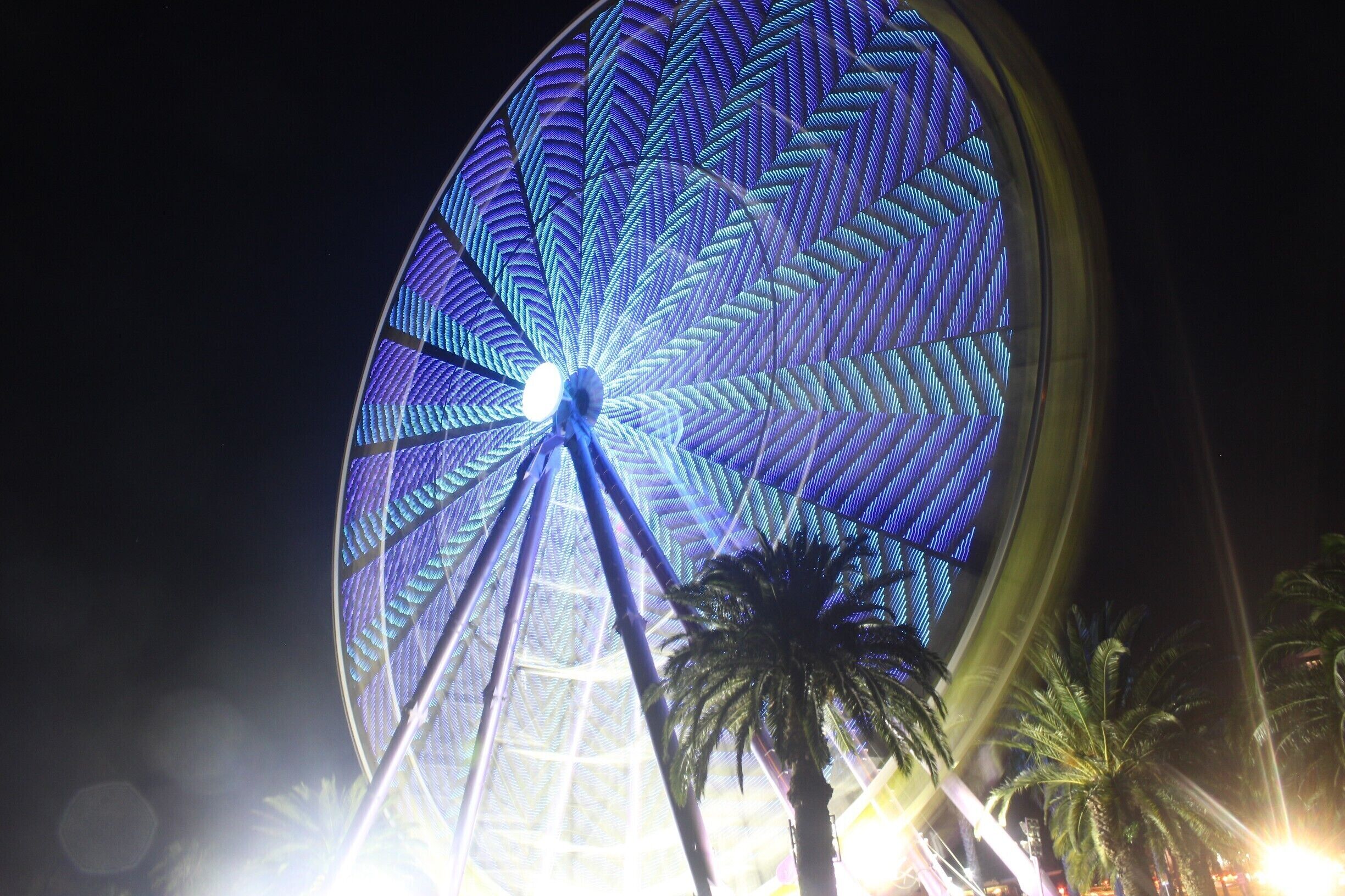 Each summer, Geelong is home to the largest travelling ferris wheel in the southern hemisphere. It really adds to the fun vibe along the waterfront and makes for great night photographs. #localgem