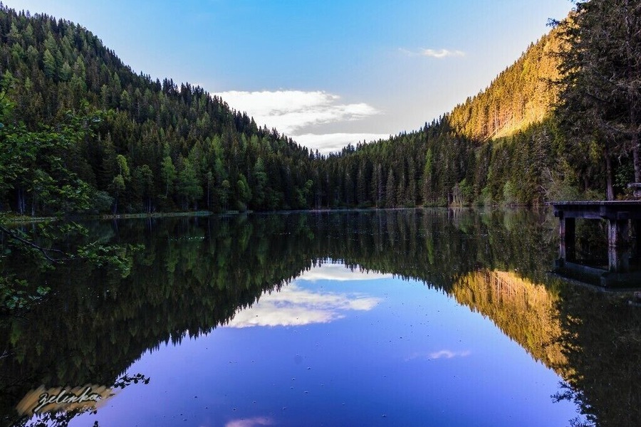 a view on the Auerlingsee in the morning