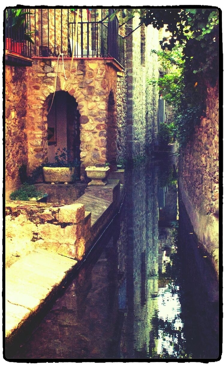 Sant Llorenç de la Muga is a small town in La Garrotxa (Catalonia) were you can eat well and enjoy many Natural Fresh water Pools. Nice place to spend a weekend during summer


