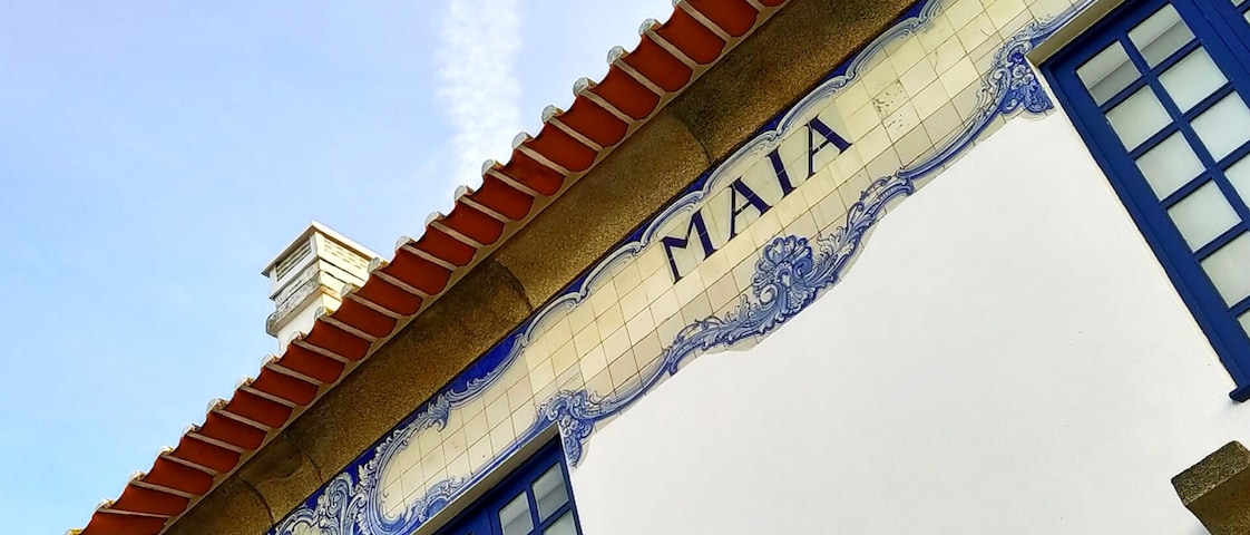The building of the Railway Station of Maia. This railway line was opened in 1932 and you go by train from Porto to Guimarães.
The section between Senhora da Hora and Trofa was closed in 2002 because of the construction of the Metro do Porto.
Ever since the old railway line functions as a Ecovia, which stands for a walking and cycling path. Many people use this 5km stretch of asphalt for recreational activities nowadays. Even the station's building was restored recently and it is a restaurant now. A great example how to transfer old #infrastructure into something new and useful!
#History #Portugal #Railway