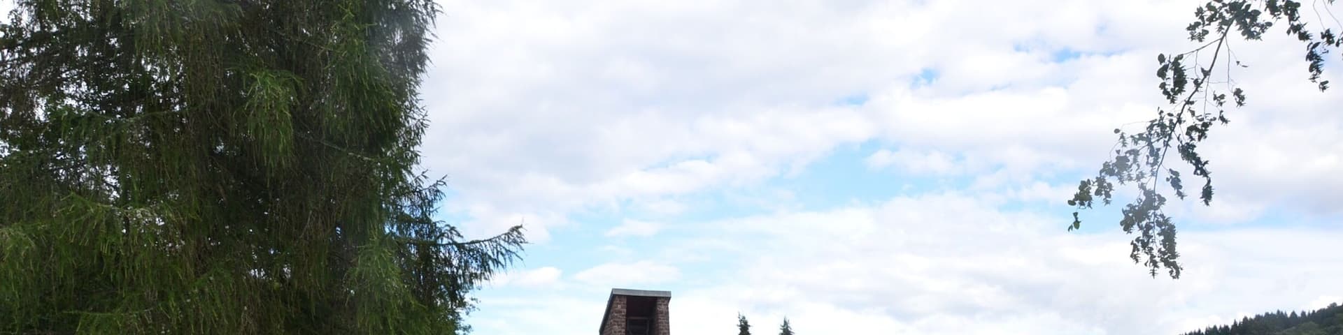 The church, the only building left of the abandoned and cleared village of Erzweiler.
The village had to give room to the military training ground in the 1970s.