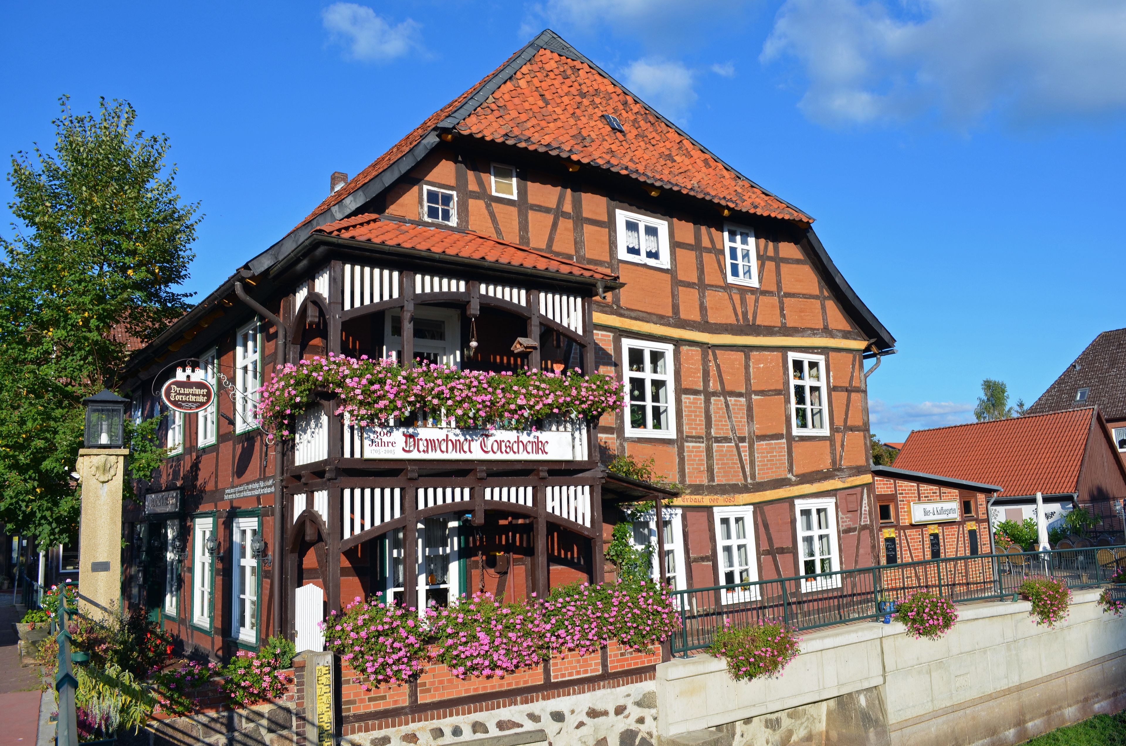 A traditional half-timbered building with a sign reading 'Drawehner Curschenke.'