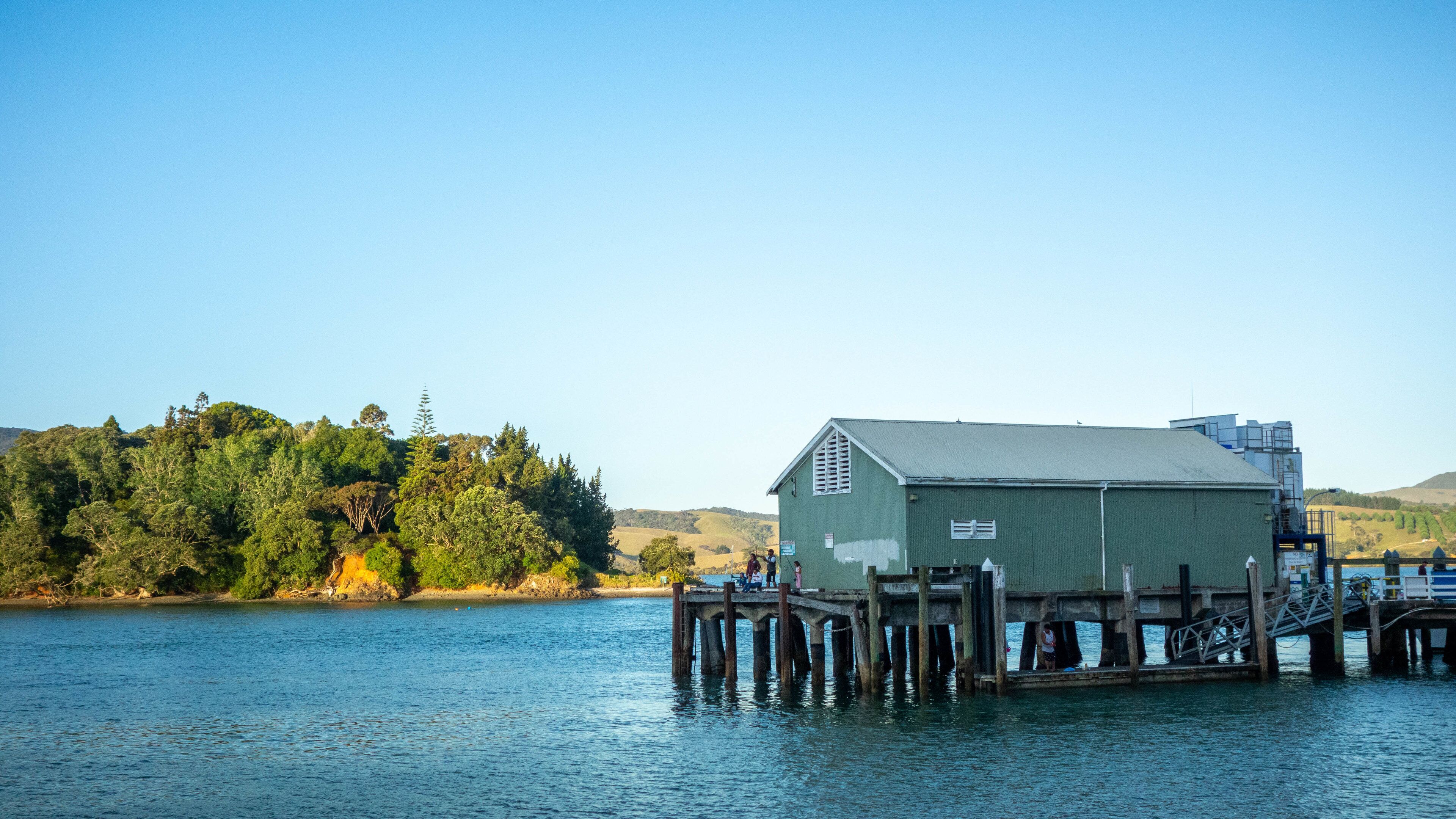Mangonui showing a lake or waterhole