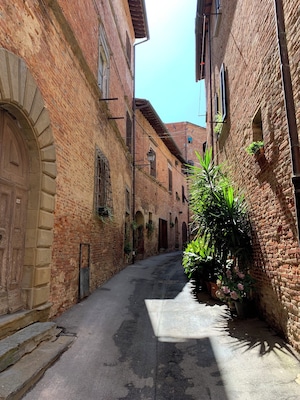 Little street.
Foiano della Chiana - Italy