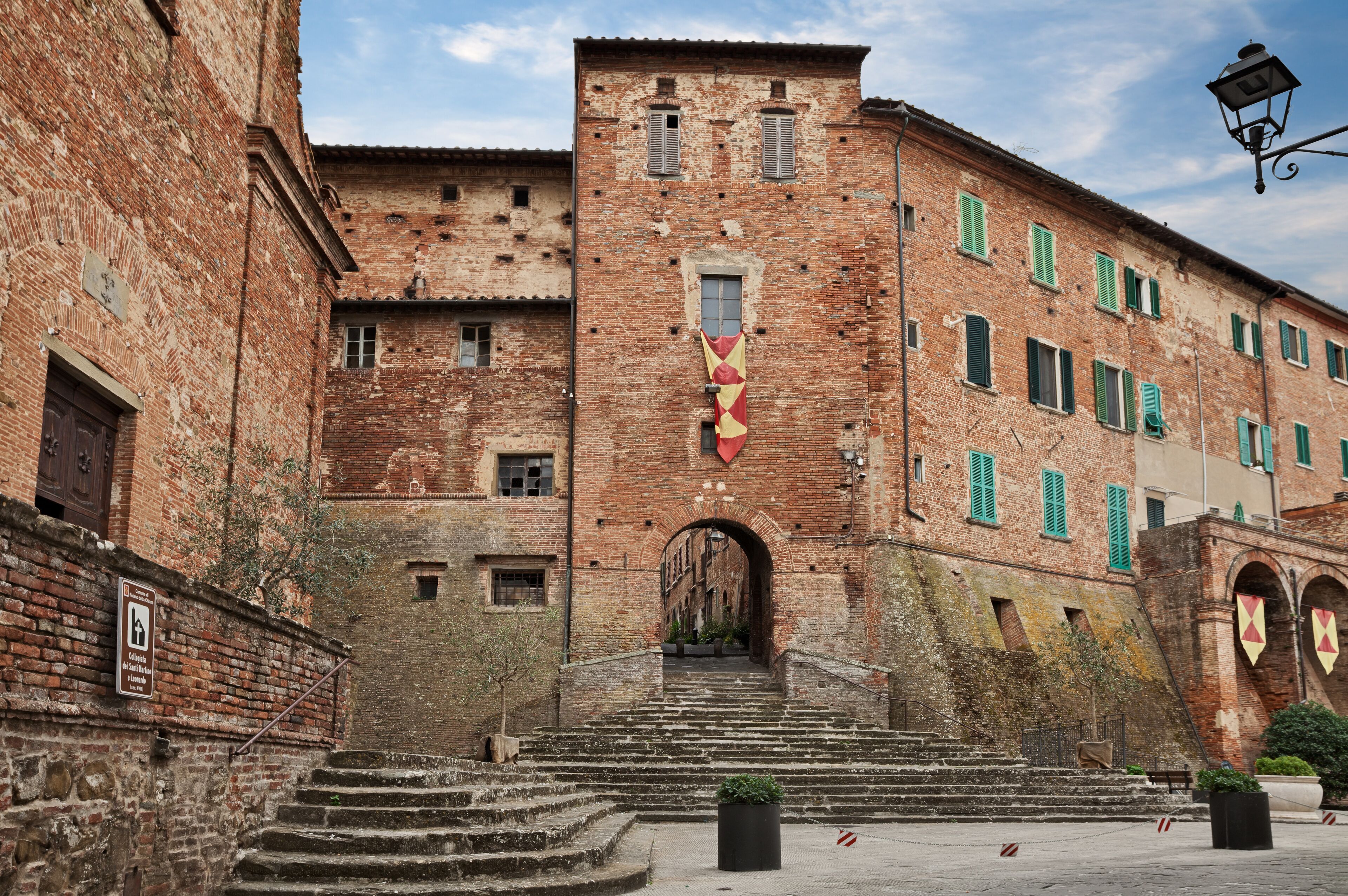 Foiano della Chiana, Arezzo, Tuscany, Italy: the medieval city gate, Porta della Collegiata, in the first ring of walls of the ancient village