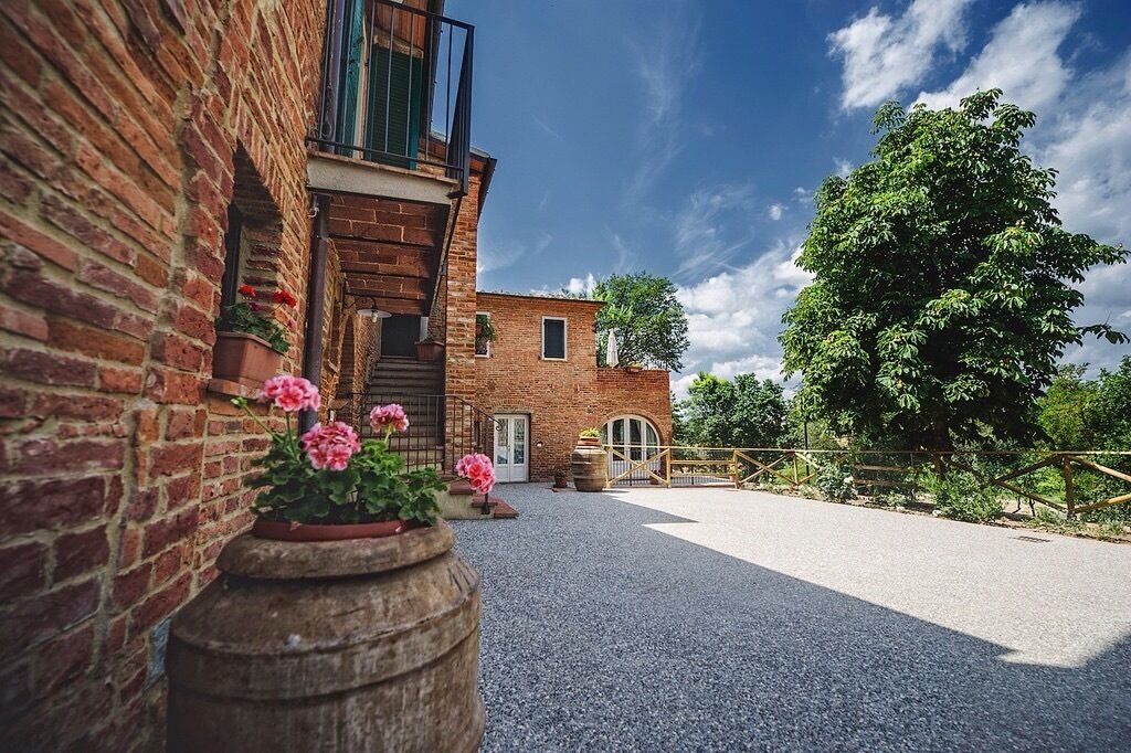 La Lisa is a traditional farm house that has been wisely restored. It is surrounded by the sweet tuscan countryside hills, and for that it can boast a quiet, out of time atmosphere. At the same time it is well connected with the A1 motorway (6 km) and the highway Siena – Perugia (6 km).
You can rent the entire house, sleeping 17 people, or stay in one of the 3 fully equipped apartments which it is composed of.
Discover more at www.lalisa.it