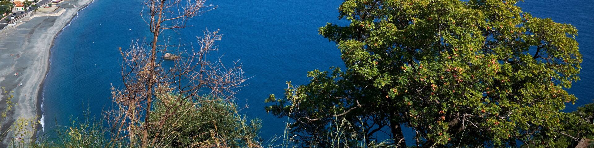 Costa ionica nei pressi Taormina con i Paesi di Sant'Alessio, Santa Teresa di Riva e Furci Siculo
