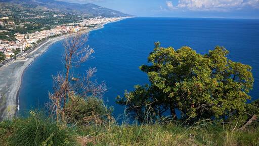 Costa ionica nei pressi Taormina con i Paesi di Sant'Alessio, Santa Teresa di Riva e Furci Siculo