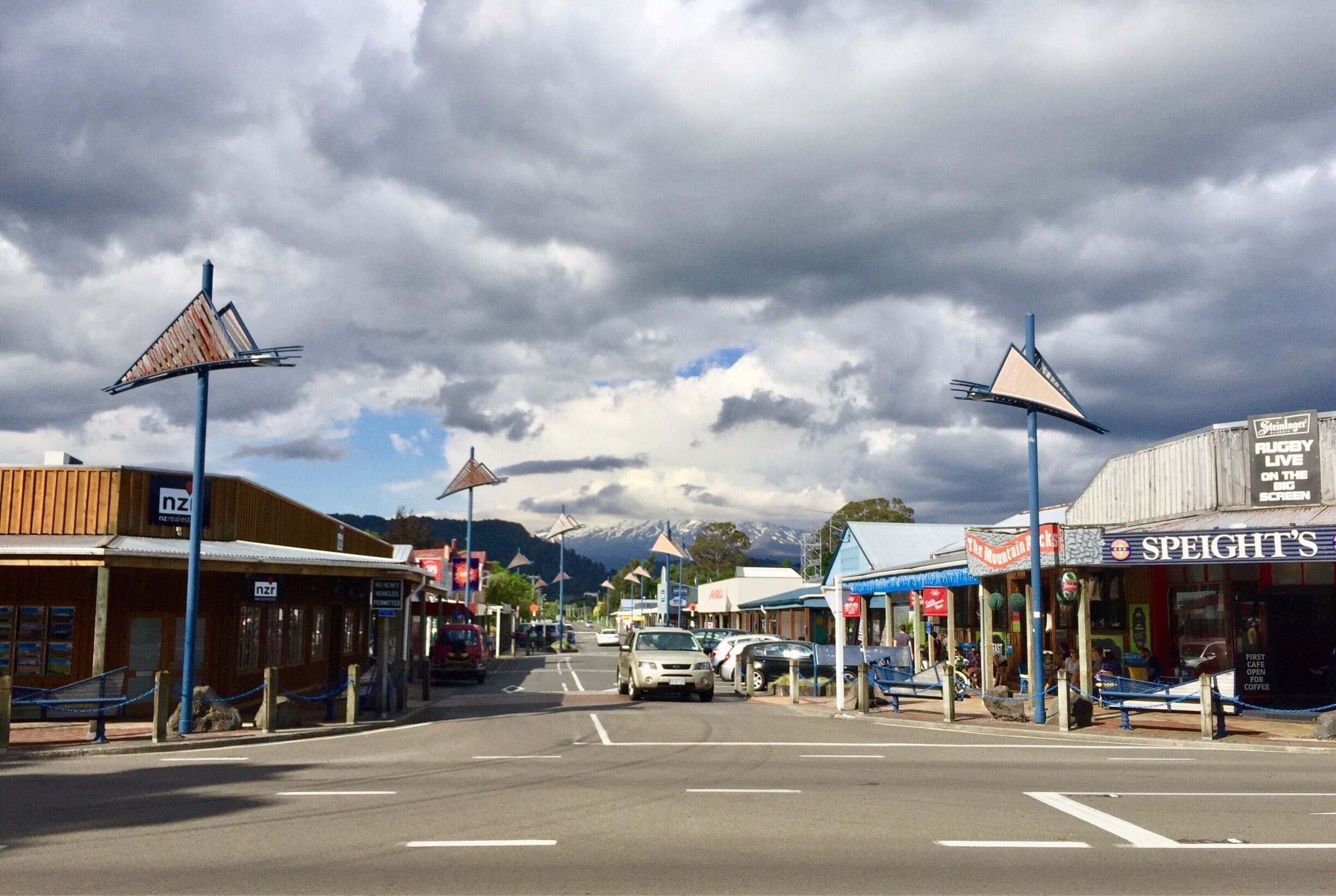 Ohakune (Māori: Ōhākune) is a small town at the southern end of the Tongariro National Park in New Zealand. It’s also a popular place to stay during ski season. #ohakune #newzealand #smalltown #tongarironationalpark #offseason #maori #māori