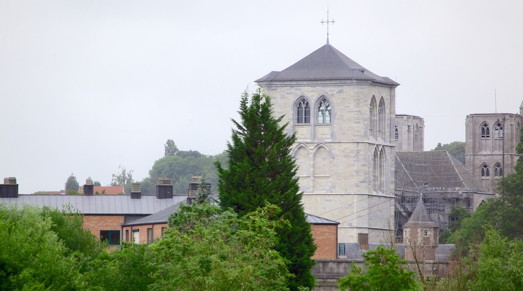 Huy-citadellet som inkluderer historisk arkitektur