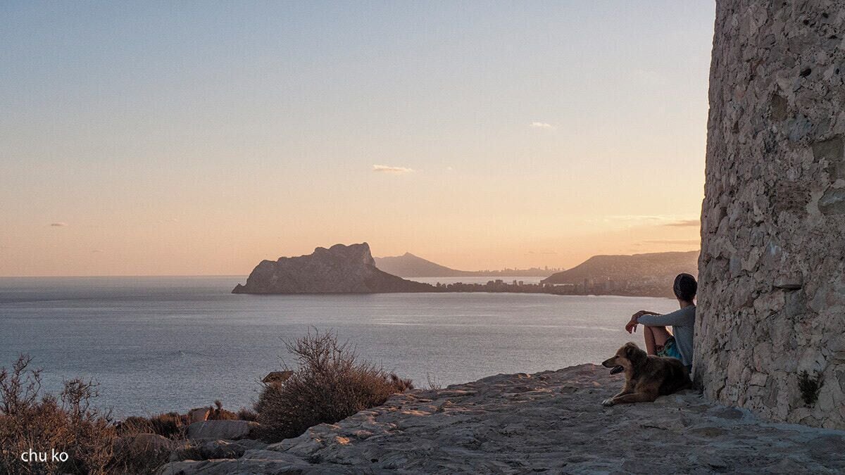 500px provided description: Lejos de la ciudad [#sky ,#city ,#sea ,#sunset ,#freedom ,#dog ,#friends ,#spain ,#relax ,#contemplacion]