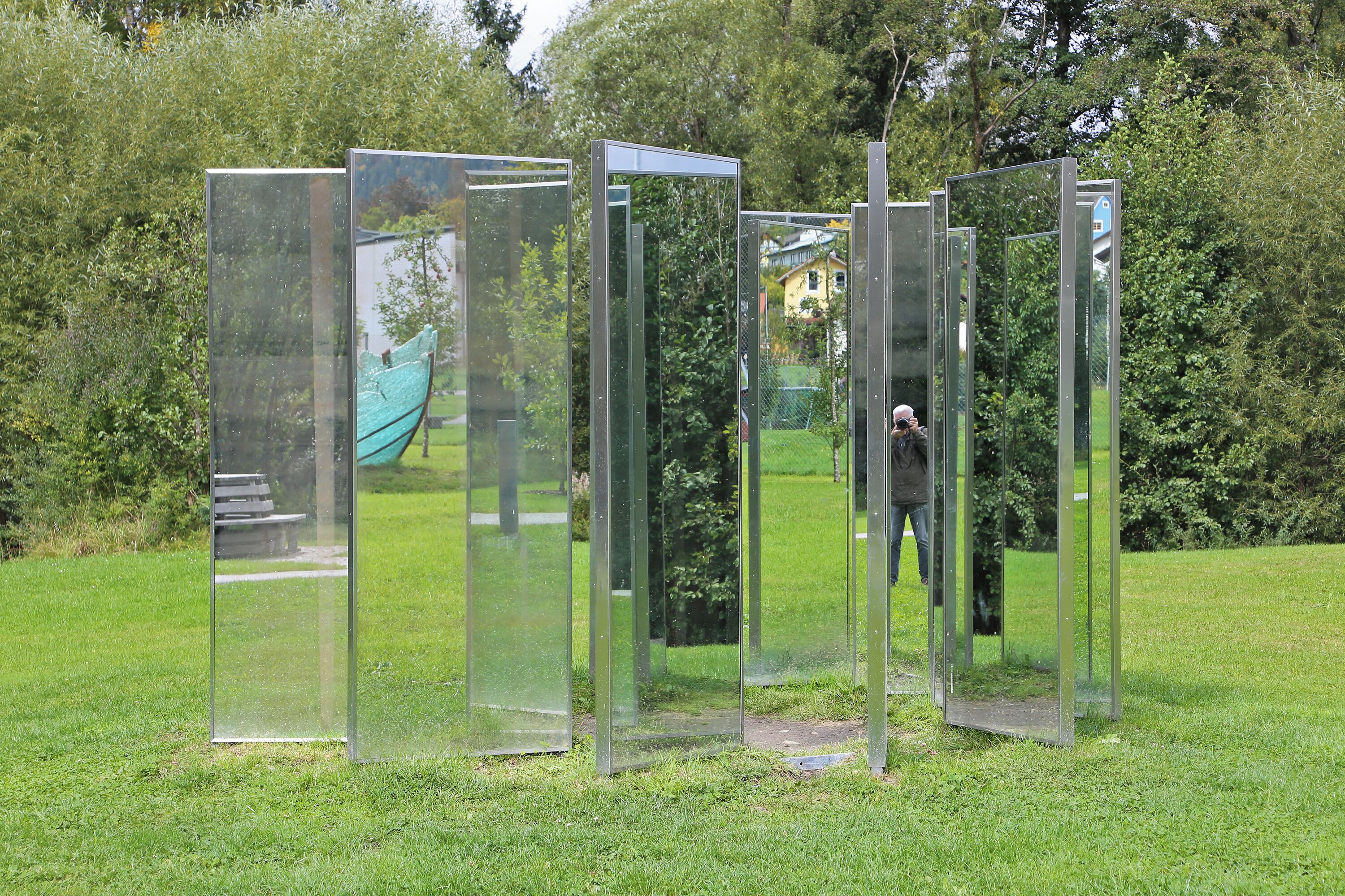 Sculpture from mirrors in the park von Frauenau, Bavaria.