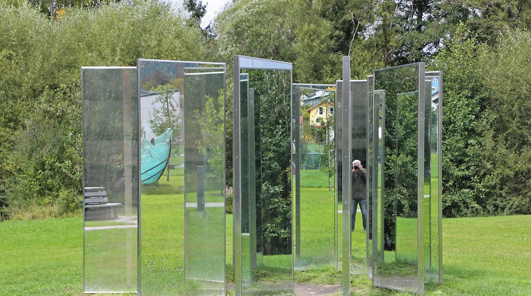 Sculpture from mirrors in the park von Frauenau, Bavaria.
