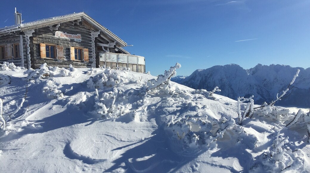 Kriemandlhütte with Mountain Grimming