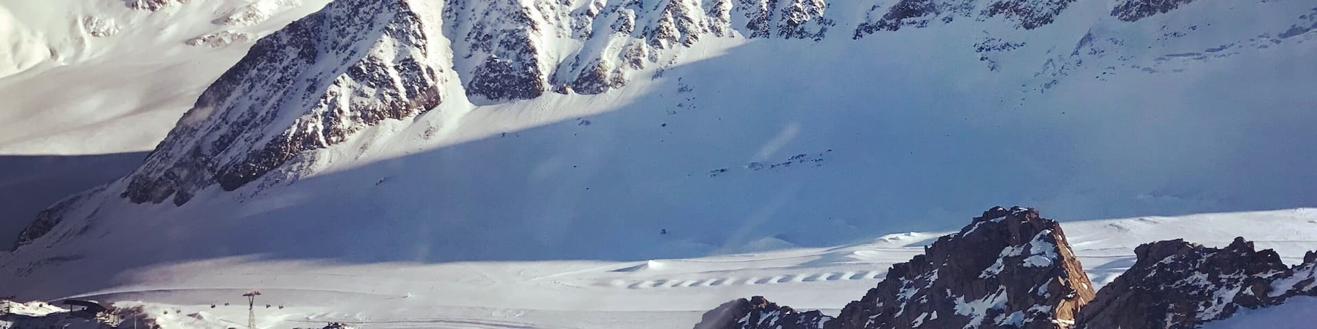 Great panoramic view from Pitztal Glacier đ