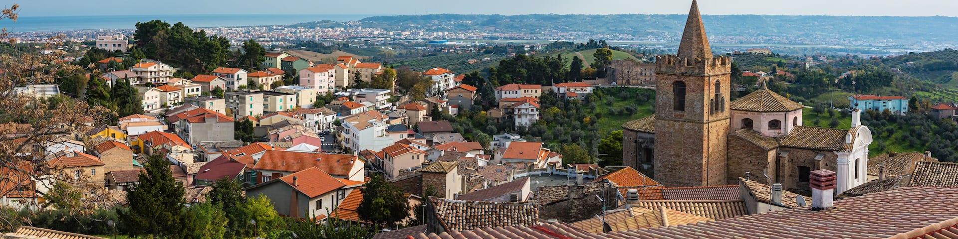 イタリア スポルトーレの教会と町並み