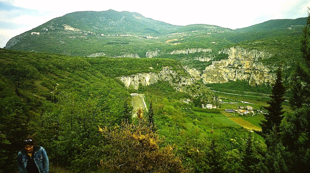 Chiusa di Ceraino from southwest; in April 1999