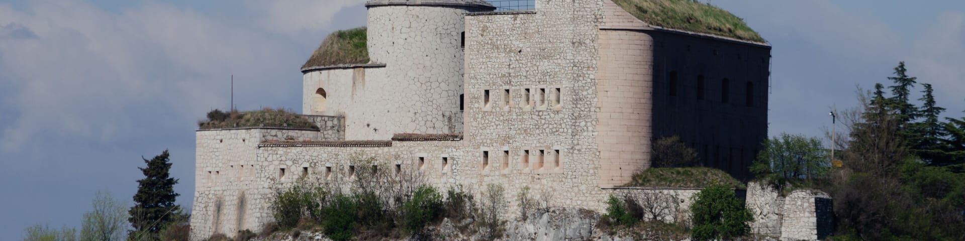 Rivoli Veronese Fortress, in northern Italy, is a key 19th-century Austrian stronghold. Overlooking the Adige River, it played a vital role in Napoleonic Wars and offers stunning views today.