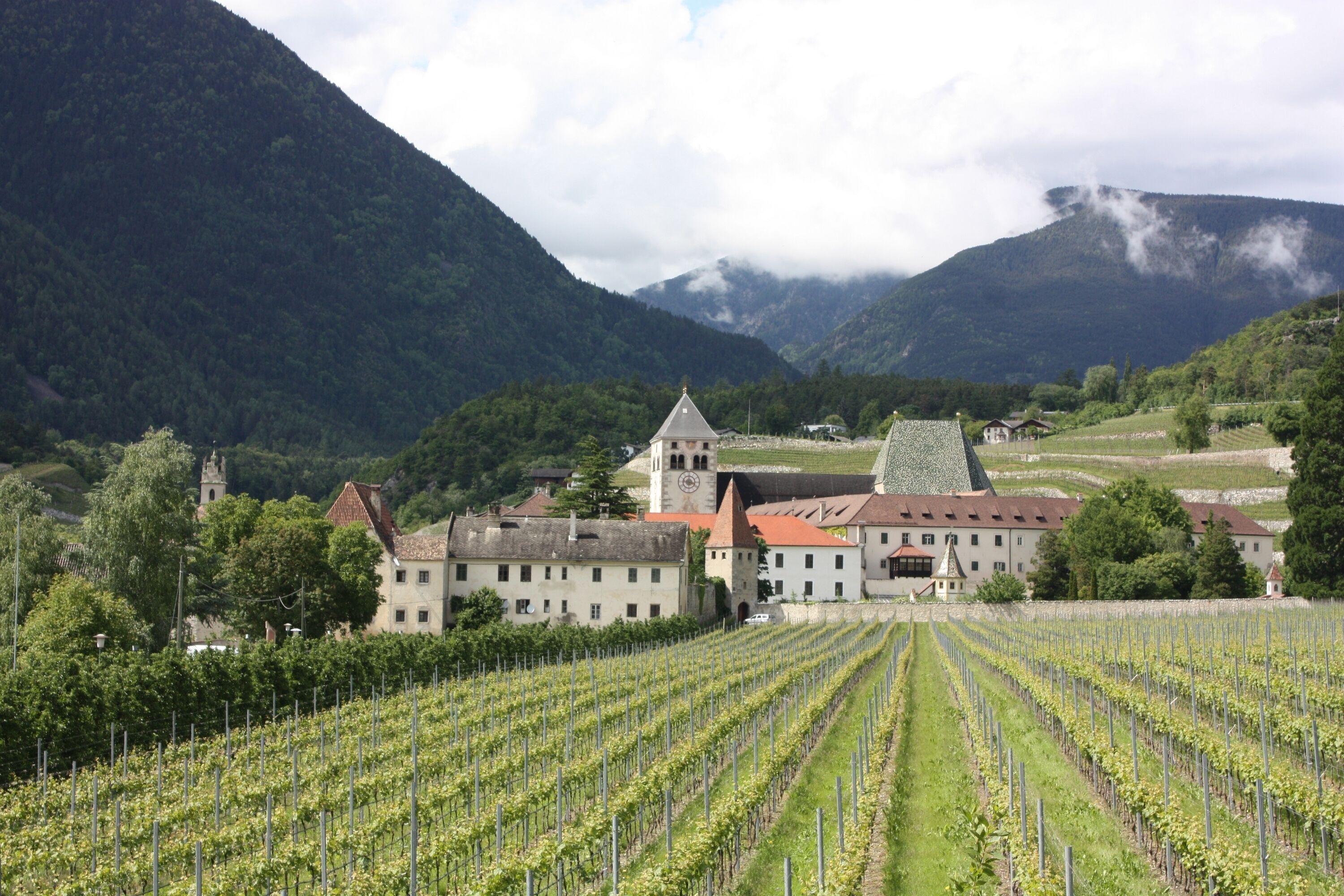 Kloster Neustift (Vahrn, Südtirol): Blick auf das Kloster