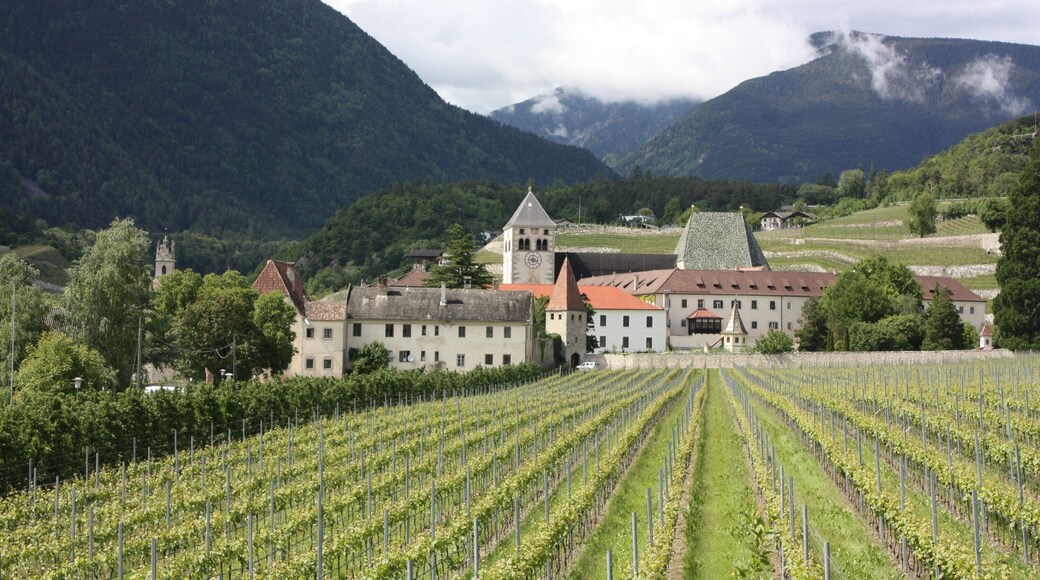 Kloster Neustift (Vahrn, Südtirol): Blick auf das Kloster