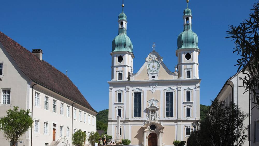 Domplatz mit Dom und Domherrenhäuser
