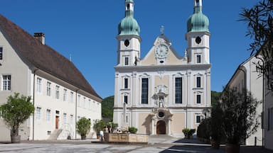 Domplatz mit Dom und Domherrenhäuser