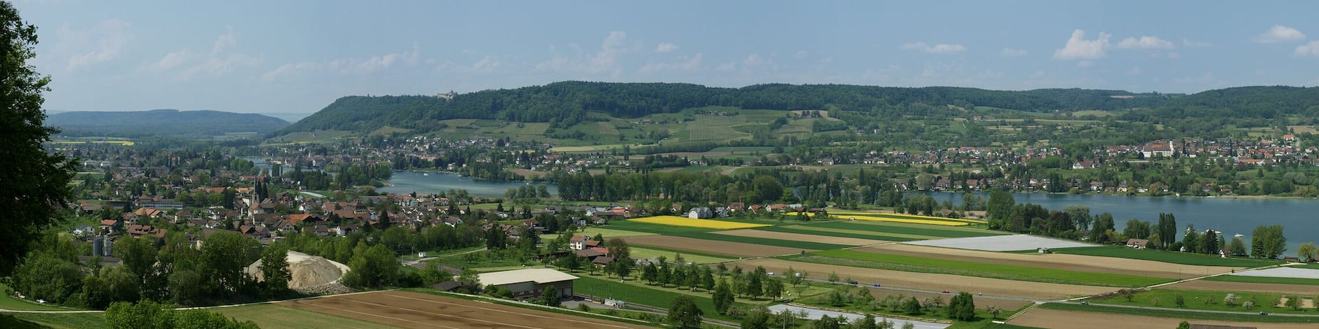 Stein am Rhein - Eschenz - Untersee Panorama aus 6 Querformataufnahmen EXIF Daten: 11.05.2008 15:06:56 1/800 s - f/8 - ISO 200 - 67 mm KB Aufnahmestandort: am Weg Eschenz - Klingenzell 510 m - 708645 / 277582 (47° 38' 23.6? N, 8° 53' 3.9? E)