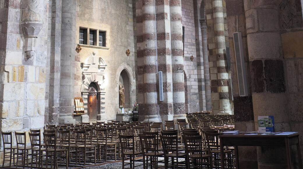 Ehemalige Stiftskirche Saint-Julien in Brioude im Département Haute-Loire (Auvergne-Rhône-Alpes/Frankreich), Innenraum