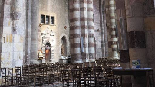 Ehemalige Stiftskirche Saint-Julien in Brioude im Département Haute-Loire (Auvergne-Rhône-Alpes/Frankreich), Innenraum