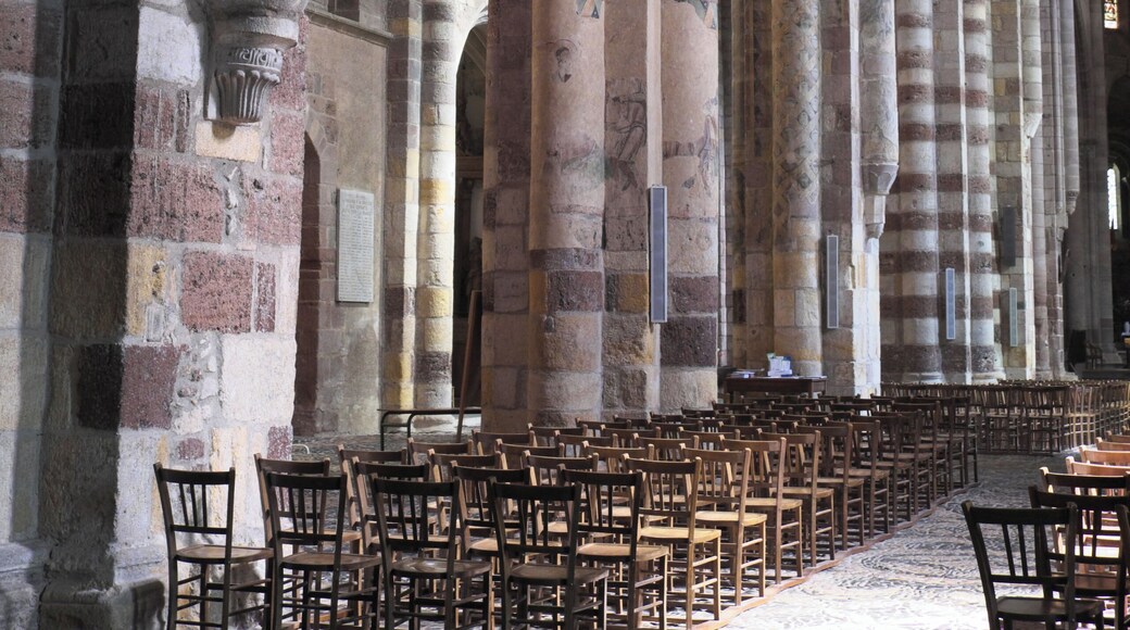 Ehemalige Stiftskirche Saint-Julien in Brioude im Département Haute-Loire (Auvergne-Rhône-Alpes/Frankreich), Innenraum