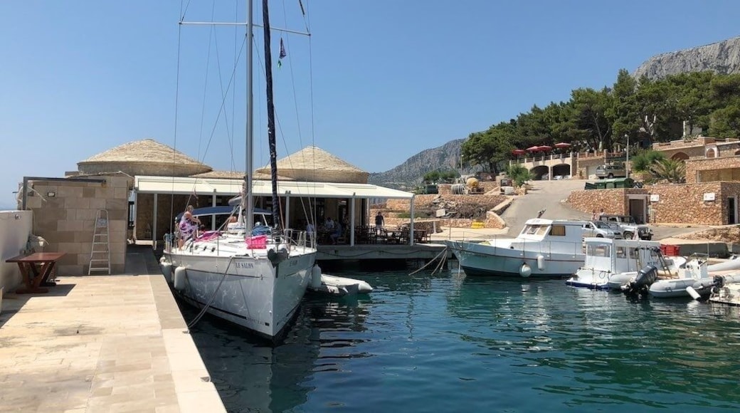 Great location for a winery and restaurant. Loved the below water wine cellar. Excellent wines, had white, rosé and the famous Red Grand Cru. Food and wine was fantastic! Friendly staff provided a great experience.