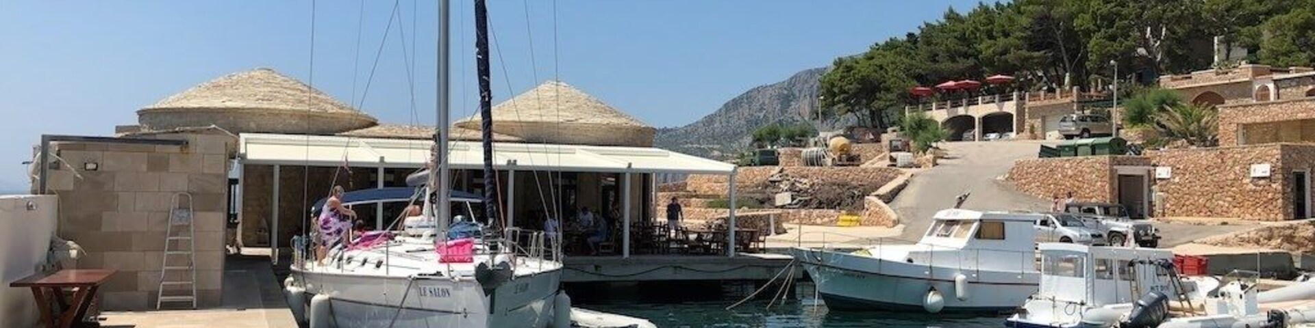 Great location for a winery and restaurant. Loved the below water wine cellar. Excellent wines, had white, rosé and the famous Red Grand Cru. Food and wine was fantastic! Friendly staff provided a great experience.