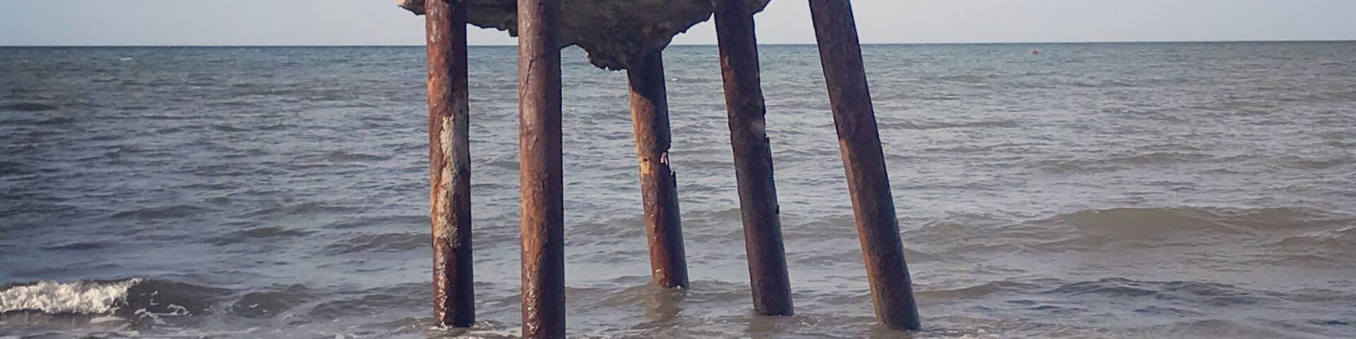 A lonley, rusty someting at the beach...