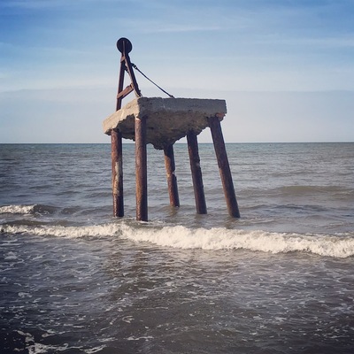 A lonley, rusty someting at the beach...
