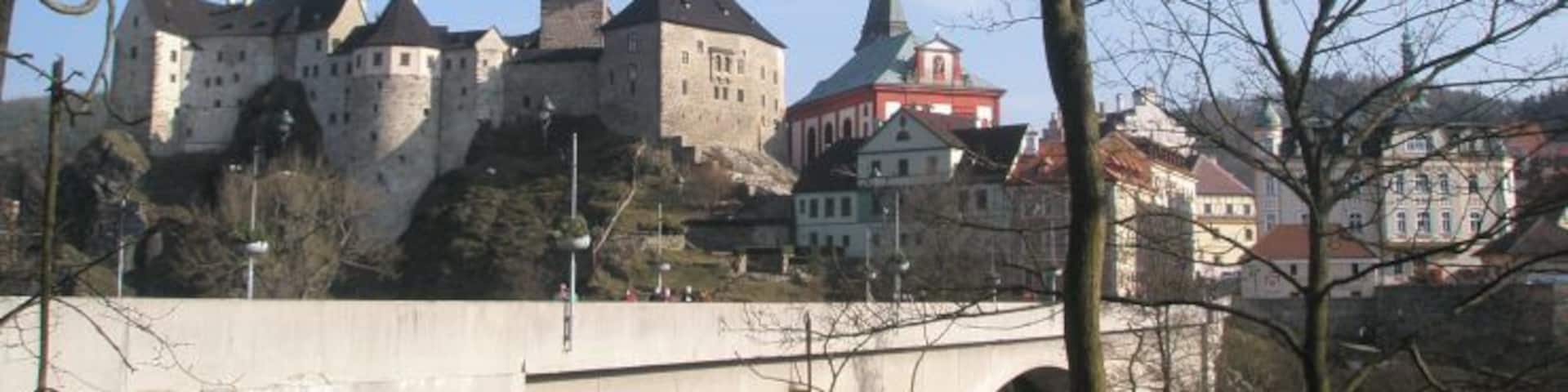 Loket is a hidden gem of Czech Republic near Karlovy Vary. It is also one of the locations where the James Bond film "Casino Royale" was filmed.
https://foodandtravel.blog/2019/06/03/loket-a-hidden-gem-in-the-shadow-of-karlovy-vary/