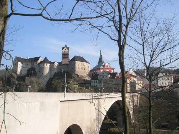 Loket is a hidden gem of Czech Republic near Karlovy Vary. It is also one of the locations where the James Bond film "Casino Royale" was filmed.
https://foodandtravel.blog/2019/06/03/loket-a-hidden-gem-in-the-shadow-of-karlovy-vary/