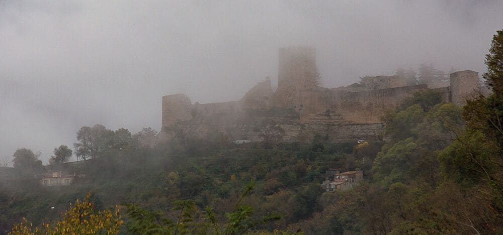 #Travel #Photography #Photo #MartinAgius #Image #Pic #pix #sicily #enna #fog #nebia #castellodilombardia #architecture