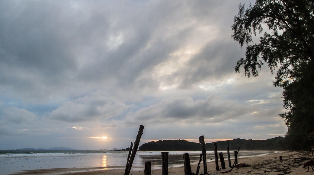 Despite the rotten #weather of the low season, I really enjoyed my trip to Koh Phayam, #Thailand 🇹🇭 last year. I really want to check the place out in the high season, but I’ve missed it this year.
#BeachTips
#LifeAtExpedia