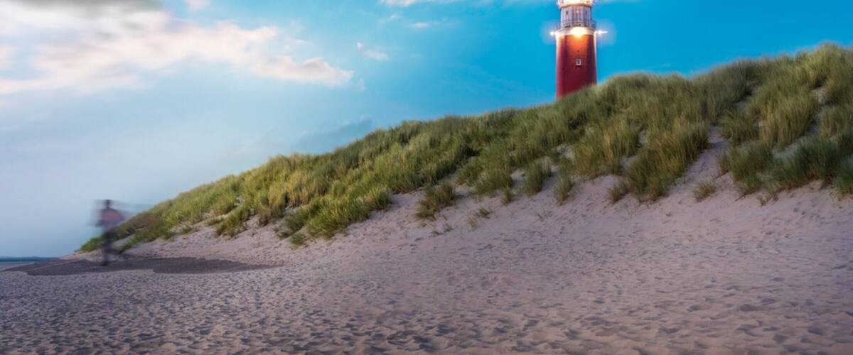 Early sunset image of the lighthouse of Texel. Taken on a tripod using Sony A7RII. #texel #lighthouse