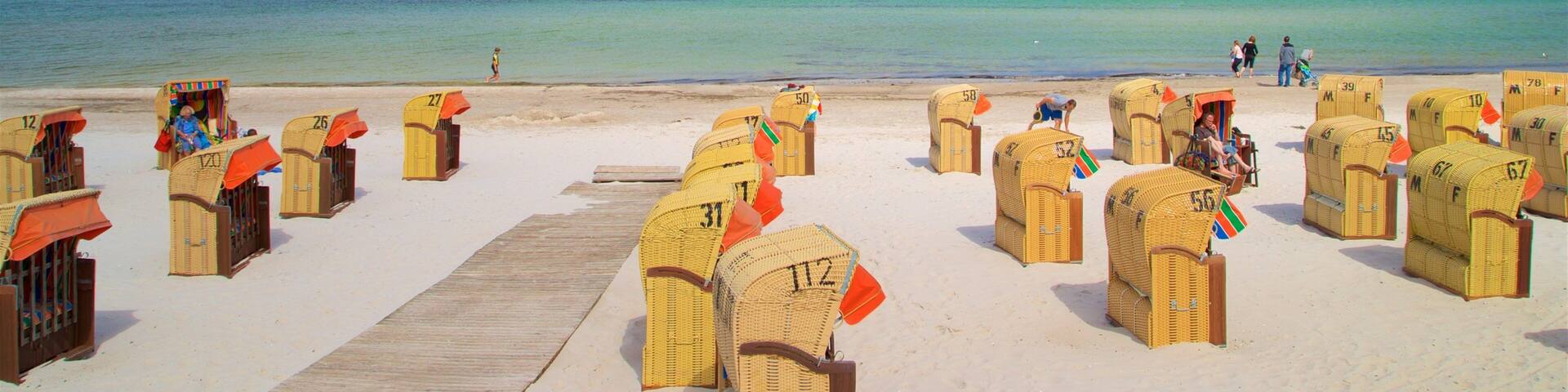 Scharbeutz ofreciendo vistas generales de la costa y una playa de arena
