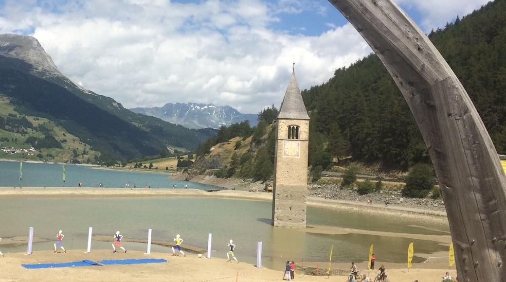 Waiting for the run around the lake. We enjoy the view