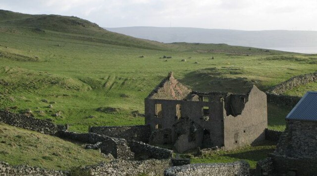Abandoned farmhouse & stone circle. Above Lacra bank this relatively flat site includes stone-age artefacts and ridge and furrow agriculture.