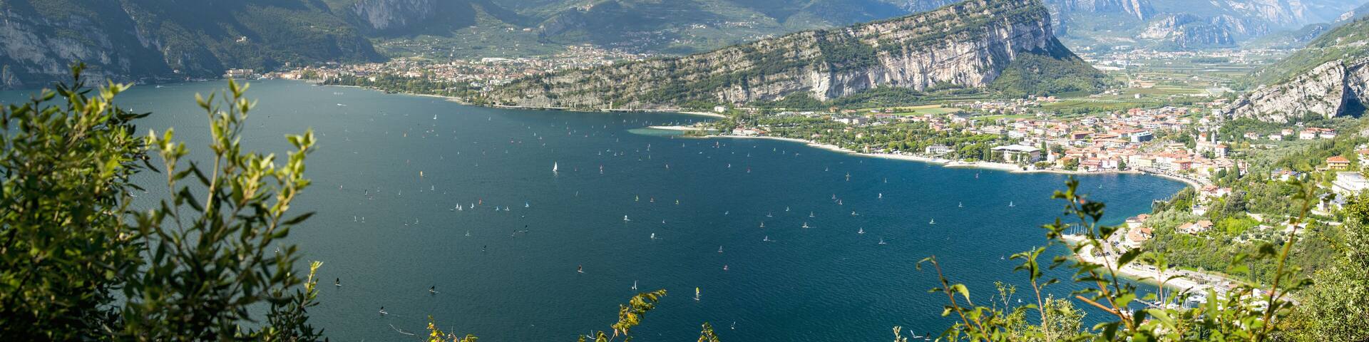 Panorama del Lago di Garda con Rva e Torbole