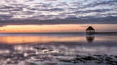 Belize Cayes - Small tropical island at Barrier Reef with paradise beach - known for diving, snorkeling and relaxing vacations - Caribbean Sea, Belize, Central America