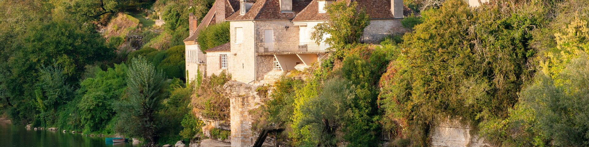 River Dordogne in Meyronne, Lot, France